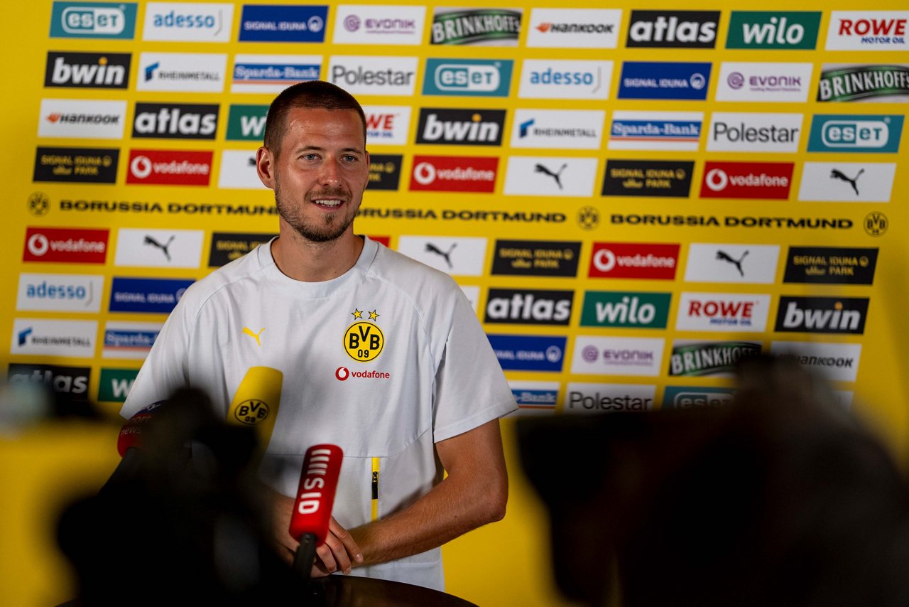 Waldemar Anton bei einer Medienrunde.