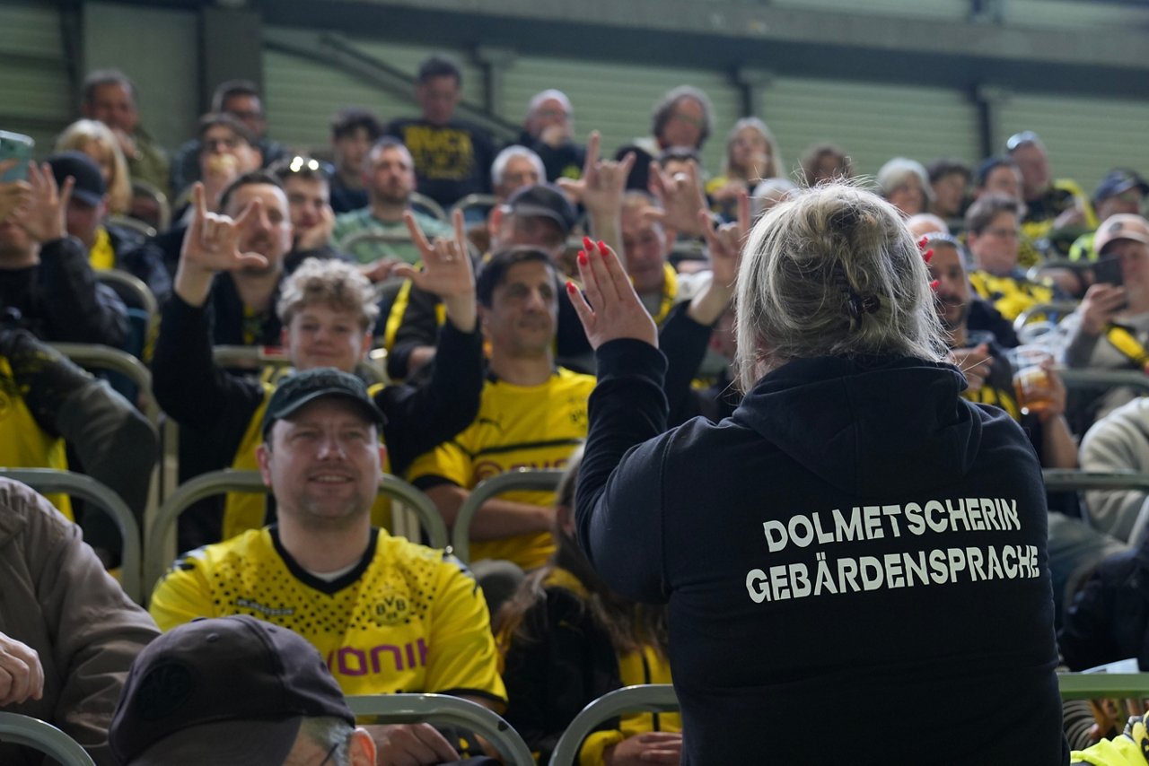 Mehr Informationen zu BVB-Tickets für Gehörlose.