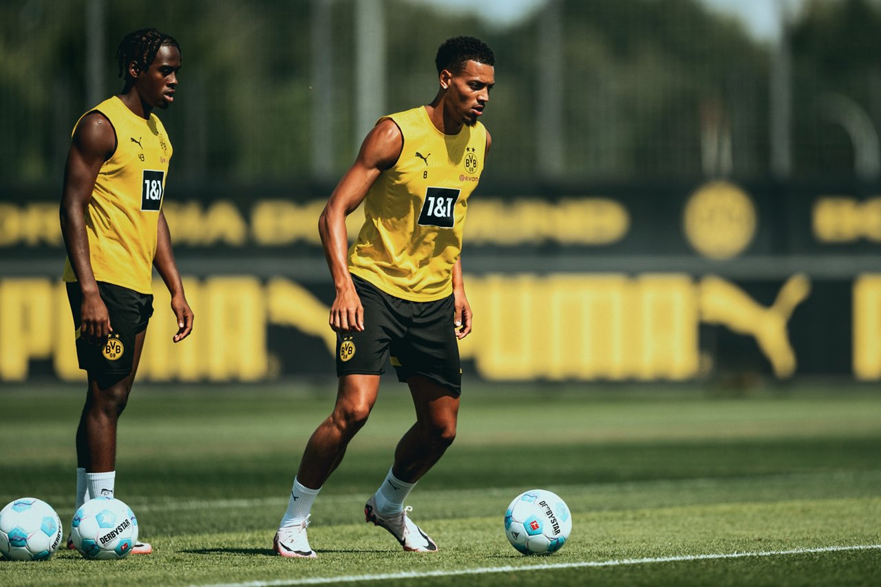 24/25, Bundesliga, Bundesligasaison, Training
Montag 15.07.2024, 1. Fussball - Bundesliga Saison 24/25 - Training in Dortmund, .BV Borussia Dortmund - Training - .Jamie Bynoe-Gittens (BVB), Felix Nmecha (BVB)..Copyright:.Borussia Dortmund GmbH & Co. KGaA.Rheinlanddamm 207-209.44137 Dortmund..(NO IPTC-stripping allowed).EDITORIAL USE ONLY