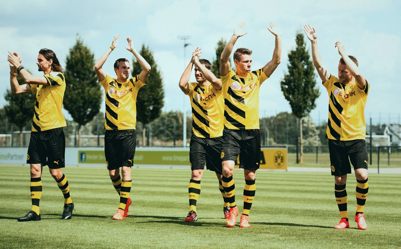 Montag 11.08.2014, 1. Fussball - Bundesliga Saison 14/15 -  in Dortmund,
BV Borussia Dortmund,
Media Day, Mediaday, Mannschaftsfototermin, 
Neven Subotic (BVB) , Kevin Grosskreutz (BVB) , Sokratis Papastathopoulos (BVB) , Lukasz Piszczek (BVB) und Jakub KUBA Blaszczykowski (BVB) 

Copyright:
Borussia Dortmund GmbH & Co. KGaA
Rheinlanddamm 207-209
44137 Dortmund




