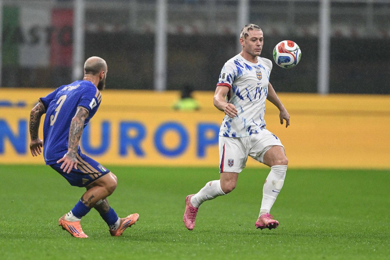Julian Ryerson fokussiert den Ball.