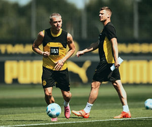 24/25, Bundesliga, Bundesligasaison, Training
Montag 15.07.2024, 1. Fussball - Bundesliga Saison 24/25 - Training in Dortmund, .BV Borussia Dortmund - Training - .Julian Ryerson (BVB), Lukasz Piszczek (Co-Trainer BVB)..Copyright:.Borussia Dortmund GmbH & Co. KGaA.Rheinlanddamm 207-209.44137 Dortmund..(NO IPTC-stripping allowed).EDITORIAL USE ONLY