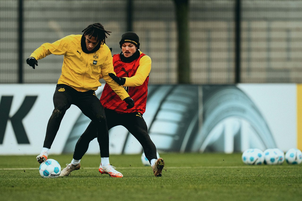 24/25, Bundesliga, Bundesligasaison, Training
Donnerstag 23.01.2025, 1. Fussball - Bundesliga Saison 24/25 - Training in Dortmund, .BV Borussia Dortmund - Training - ..Filippo Mane (BVB) Marcel Sabitzer (BVB)..Copyright:.Borussia Dortmund GmbH & Co. KGaA.Rheinlanddamm 207-209.44137 Dortmund..(NO IPTC-stripping allowed).EDITORIAL USE ONLY