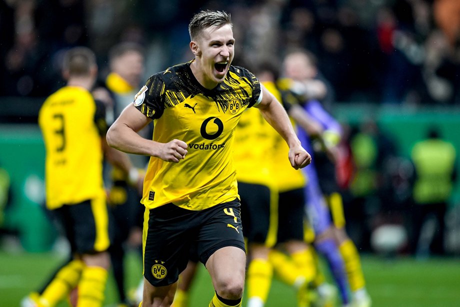 Nico Schlotterbeck jubelt.