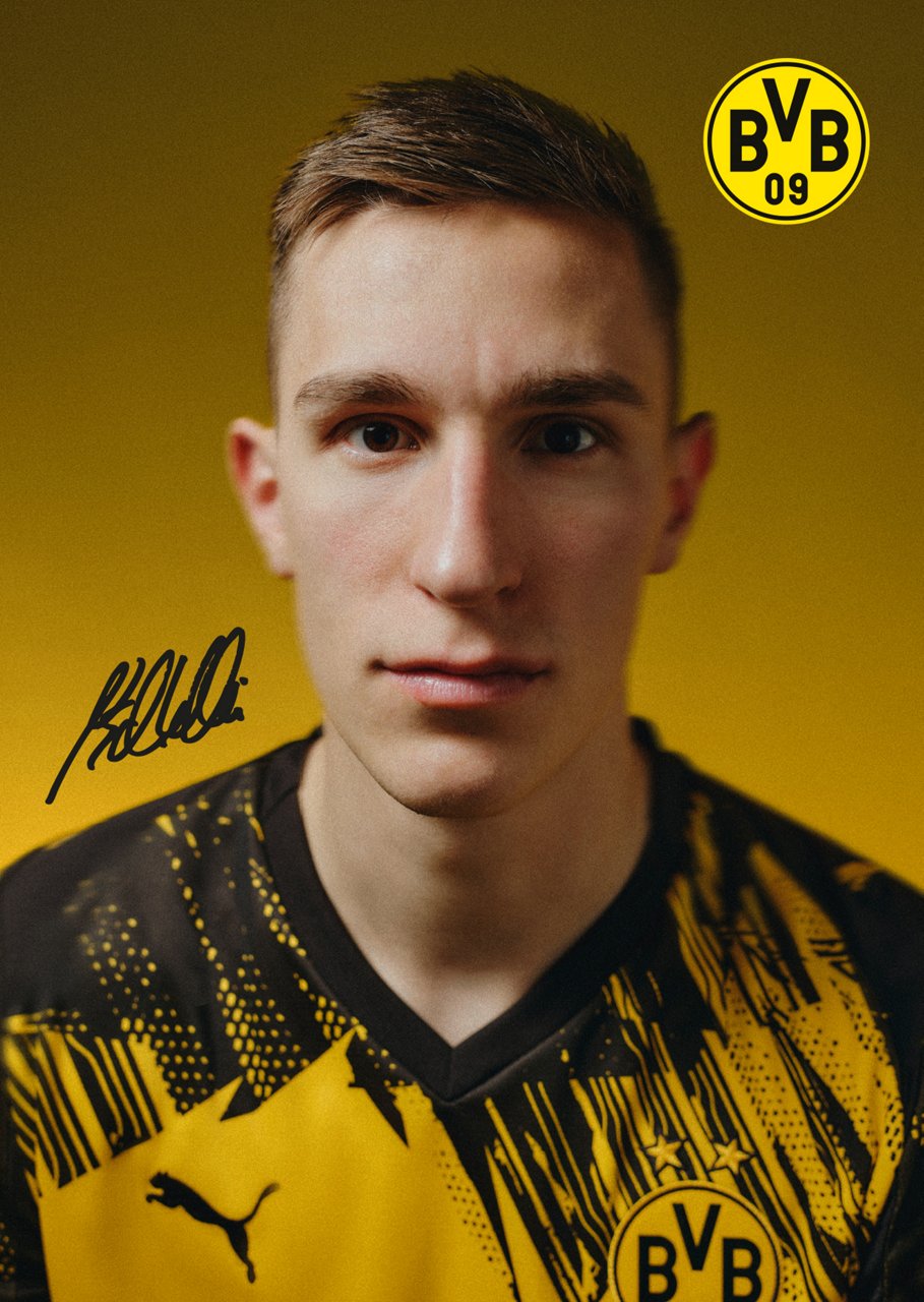 Front side of Nico Schlotterbeck's autograph card.