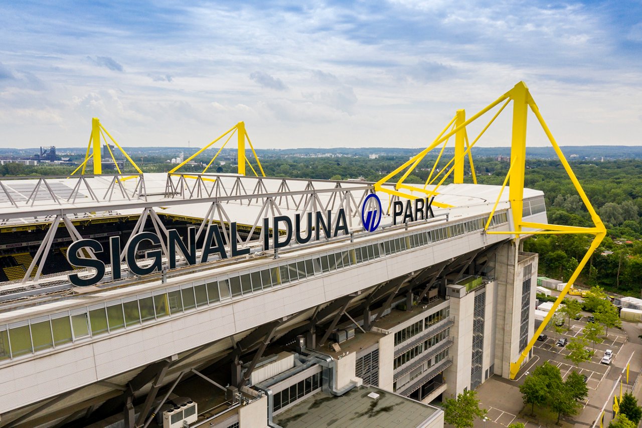 SIGNAL IDUNA PARK from the outside