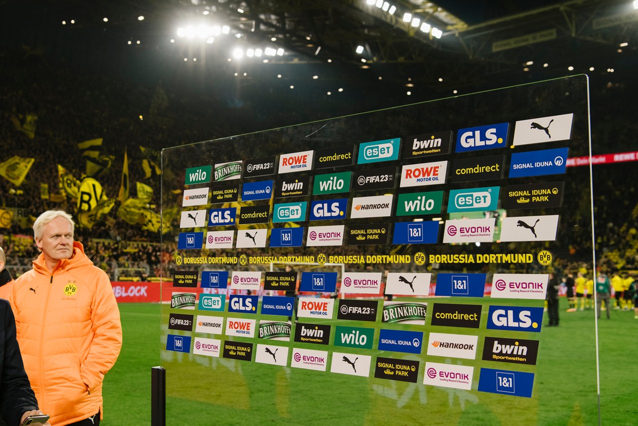 Sponsoren-Wand im SIGNAL IDUNA PARK