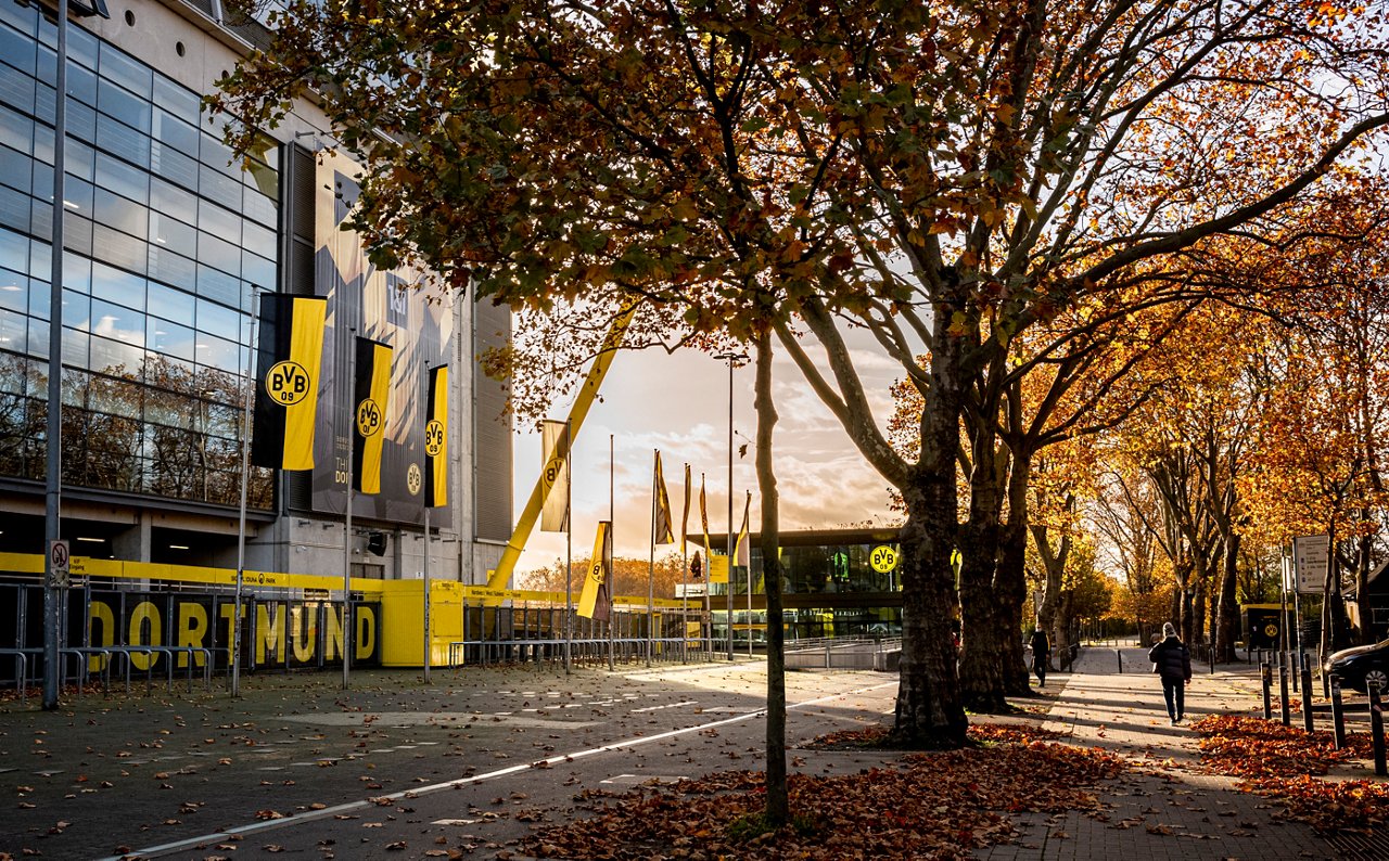 Der Signal-Iduna-Park im Herbst