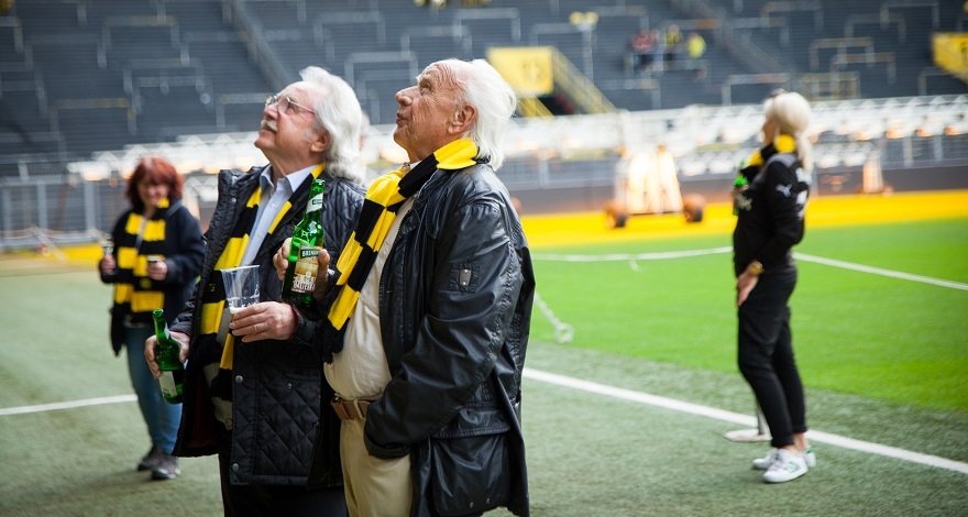 People at SIGNAL IDUNA PARK during stadium tour