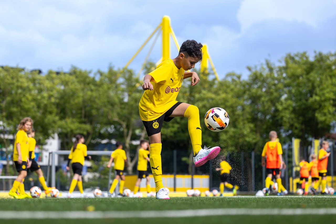 Fußballtraining beim BVB Team Weekend in  der Evonik Fußballakademie