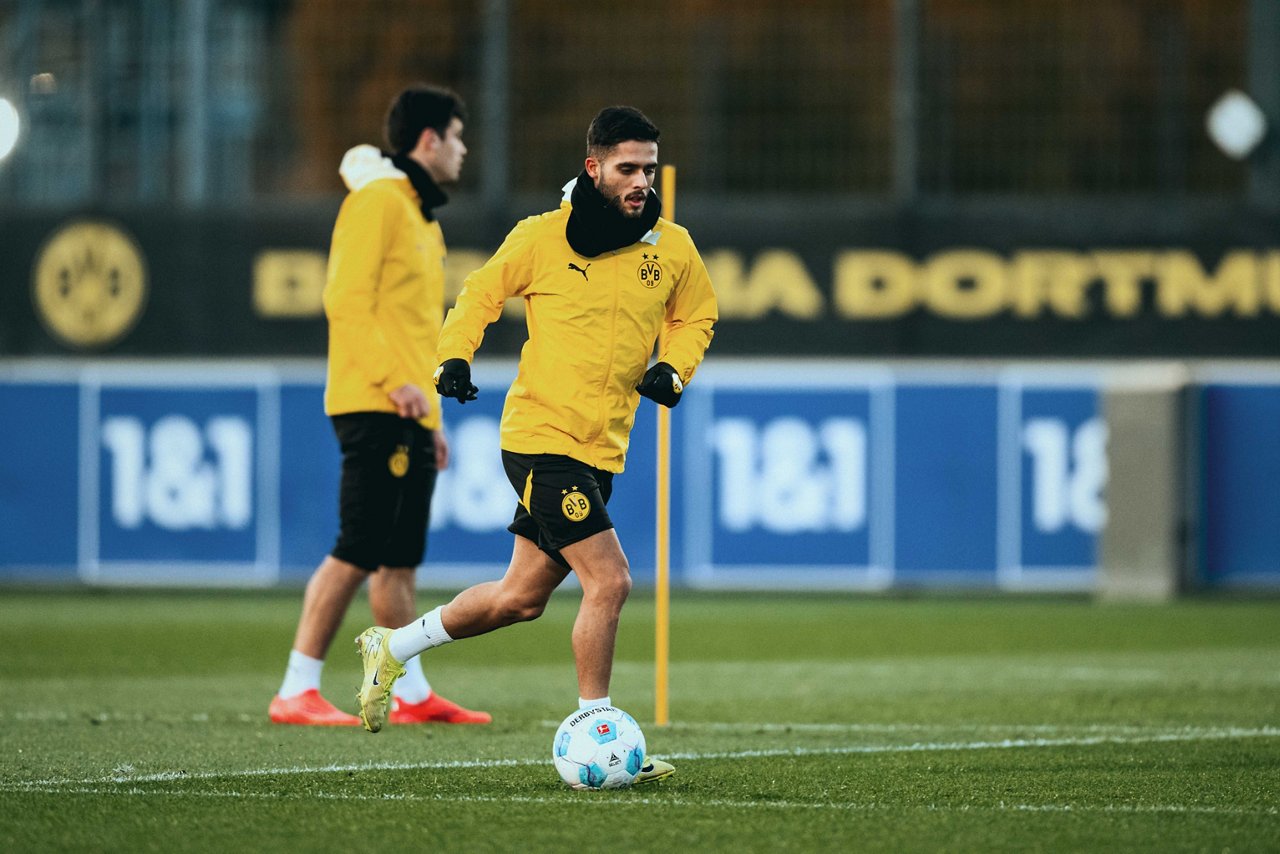 24/25, Bundesliga, Bundesligasaison, Training
Montag 18.11.2024, 1. Fussball - Bundesliga Saison 24/25 - Training in Dortmund, .BV Borussia Dortmund - Training - .Yan Couto (BVB)..Copyright:.Borussia Dortmund GmbH & Co. KGaA.Rheinlanddamm 207-209.44137 Dortmund..(NO IPTC-stripping allowed).EDITORIAL USE ONLY