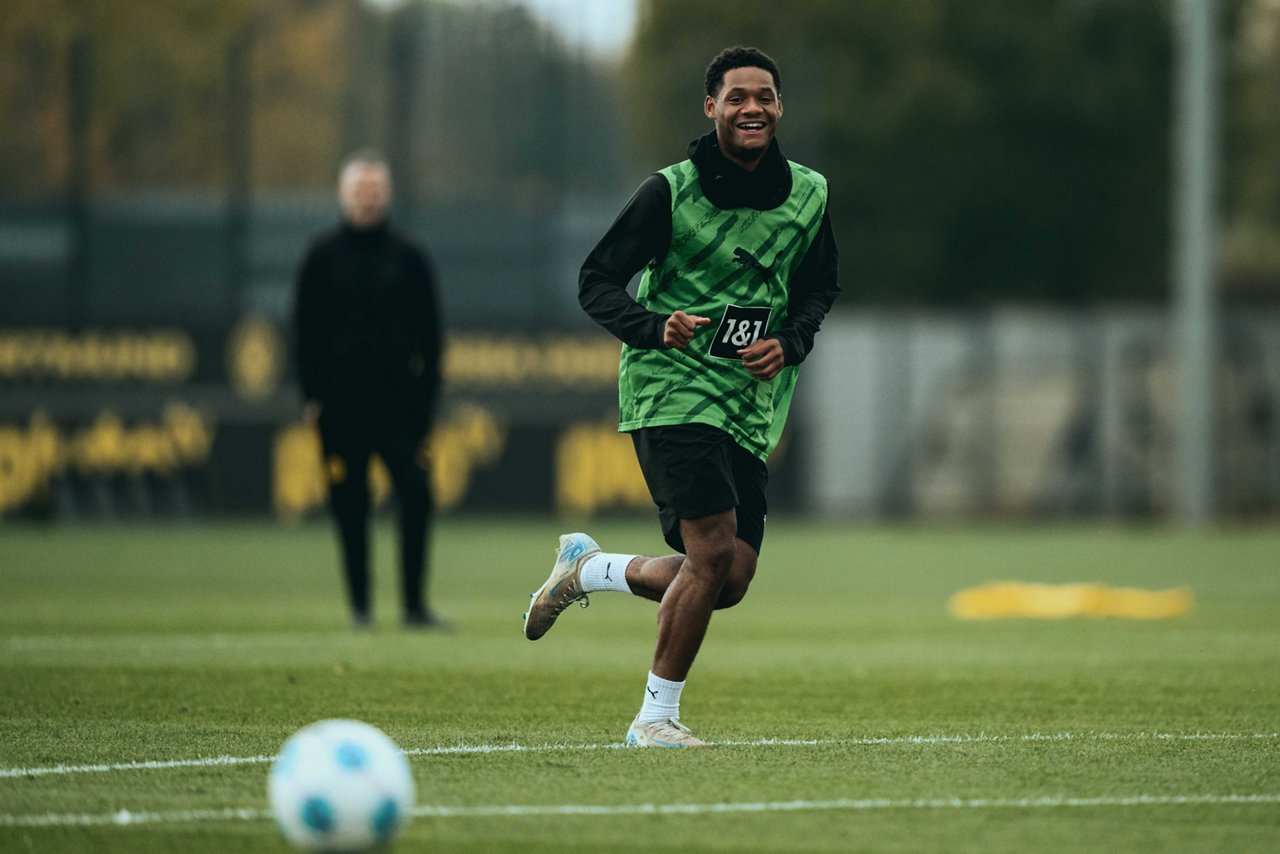 24/25, Bundesliga, Bundesligasaison, Training
Montag 18.11.2024, 1. Fussball - Bundesliga Saison 24/25 - Training in Dortmund, .BV Borussia Dortmund - Training - .Julien Duranville (BVB)..Copyright:.Borussia Dortmund GmbH & Co. KGaA.Rheinlanddamm 207-209.44137 Dortmund..(NO IPTC-stripping allowed).EDITORIAL USE ONLY