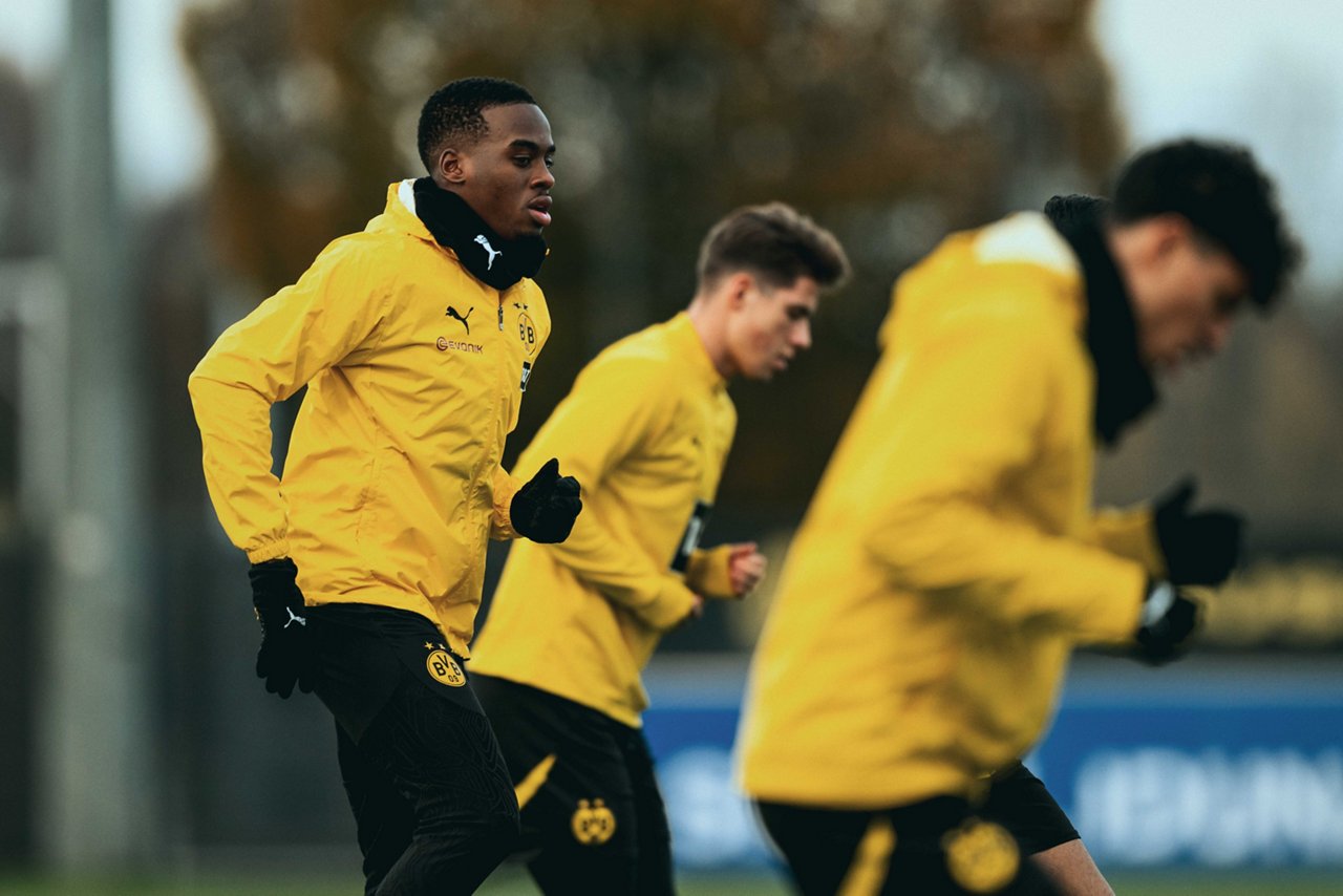 24/25, Bundesliga, Bundesligasaison, Training
Montag 18.11.2024, 1. Fussball - Bundesliga Saison 24/25 - Training in Dortmund, .BV Borussia Dortmund - Training - .Jamie Gittens (BVB)..Copyright:.Borussia Dortmund GmbH & Co. KGaA.Rheinlanddamm 207-209.44137 Dortmund..(NO IPTC-stripping allowed).EDITORIAL USE ONLY