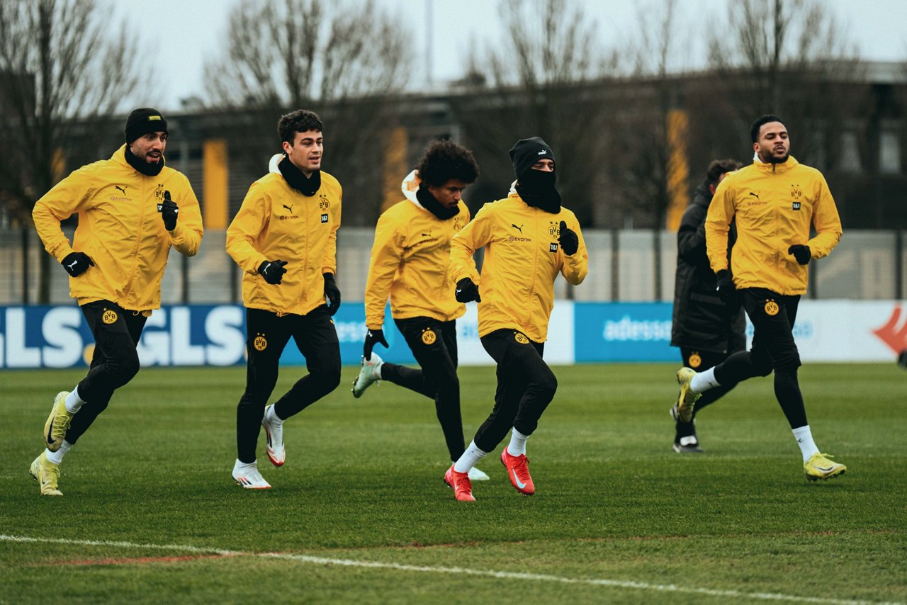 24/25, Bundesliga, Bundesligasaison, Training
Donnerstag 23.01.2025, 1. Fussball - Bundesliga Saison 24/25 - Training in Dortmund, .BV Borussia Dortmund - Training - ..Emre Can (BVB) Giovanni Reyna (BVB)Karim Adeyemi (BVB) Yan Couto (BVB) Almugera Kabar (BVB)..Copyright:.Borussia Dortmund GmbH & Co. KGaA.Rheinlanddamm 207-209.44137 Dortmund..(NO IPTC-stripping allowed).EDITORIAL USE ONLY