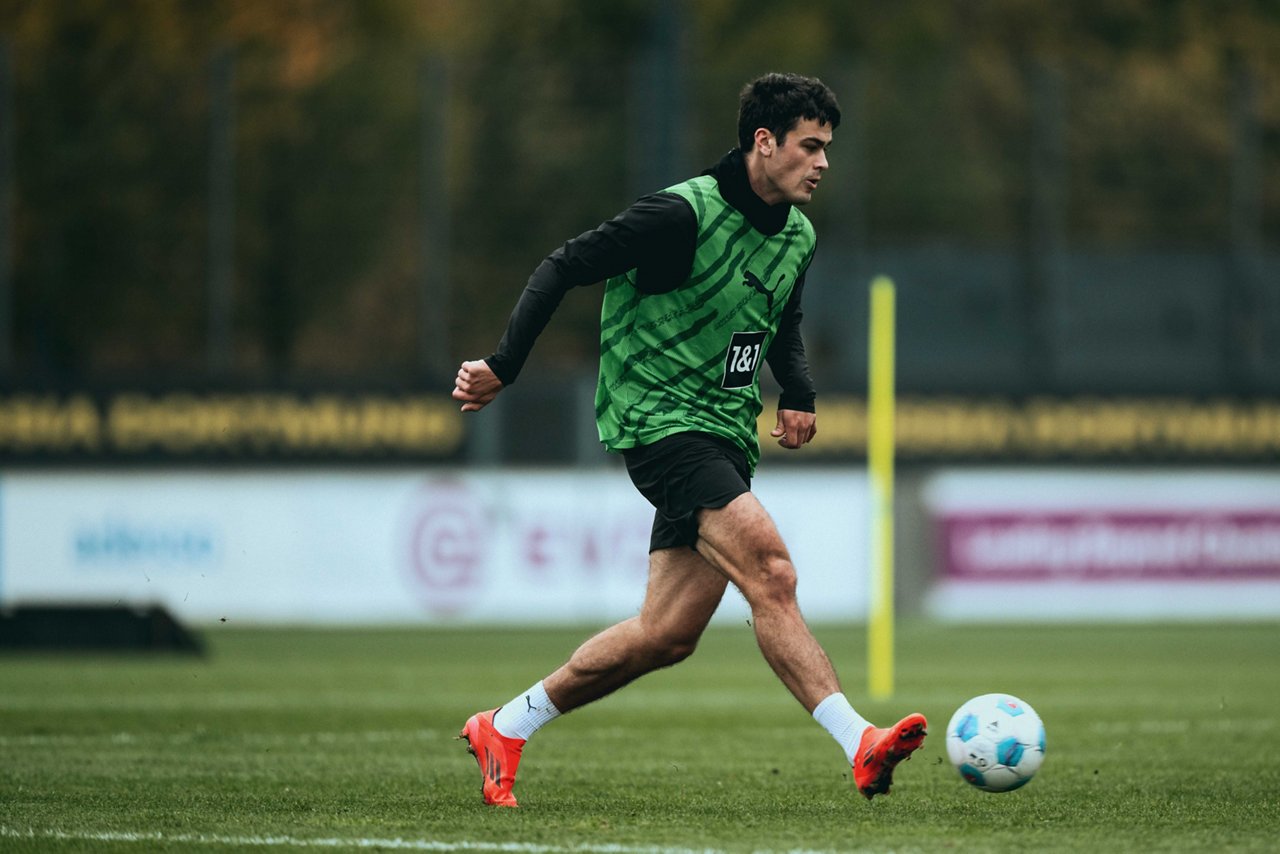 24/25, Bundesliga, Bundesligasaison, Training
Montag 18.11.2024, 1. Fussball - Bundesliga Saison 24/25 - Training in Dortmund, .BV Borussia Dortmund - Training - .Giovanni Reyna (BVB)..Copyright:.Borussia Dortmund GmbH & Co. KGaA.Rheinlanddamm 207-209.44137 Dortmund..(NO IPTC-stripping allowed).EDITORIAL USE ONLY