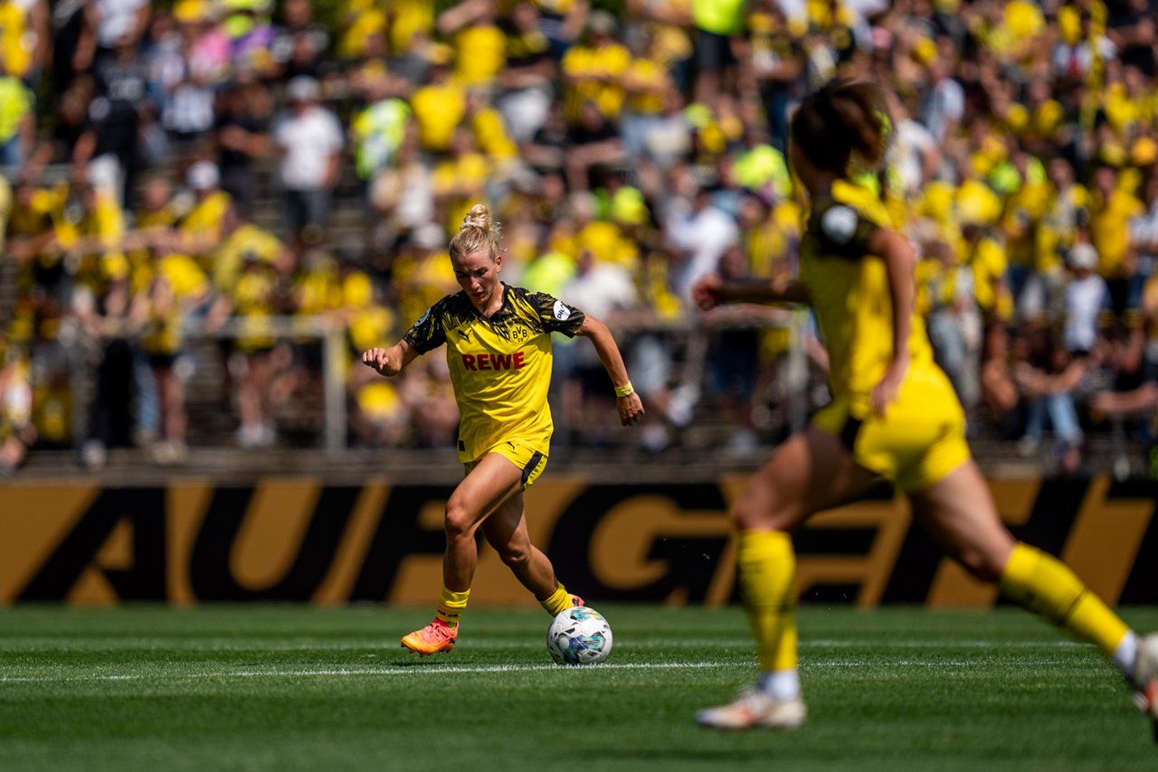 Ann-Sophie Vogel am Ball gegen Juventus.