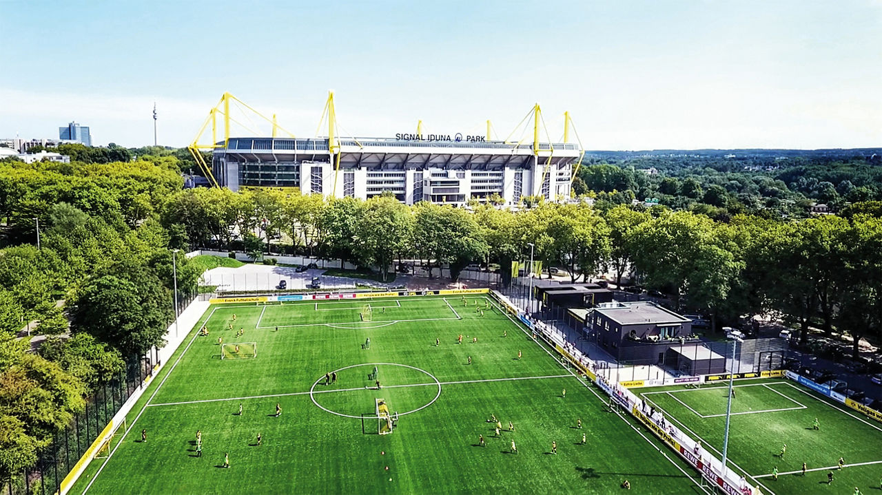 Blick über den Platz der EVONIK Fußballakademie
