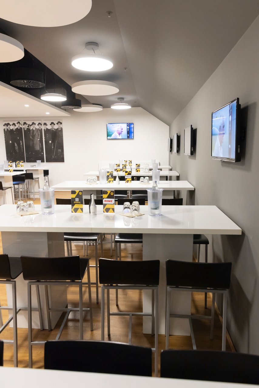 Erfahre mehr über die Räumlichkeit Weiße Wiese 3.