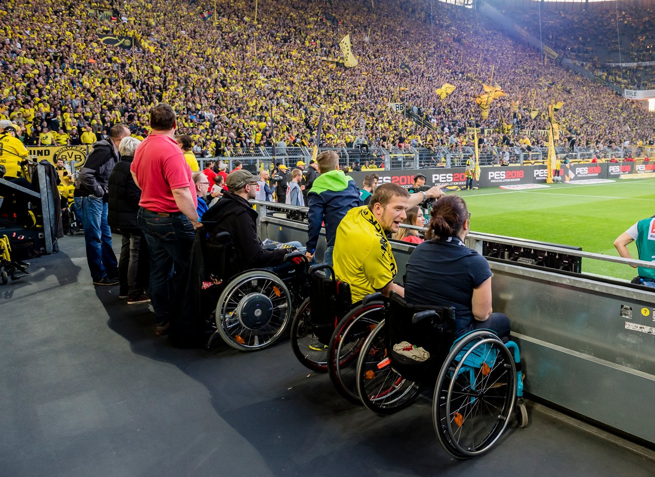 Rollstuhlfahrer im SIGNAL IDUNA PARK