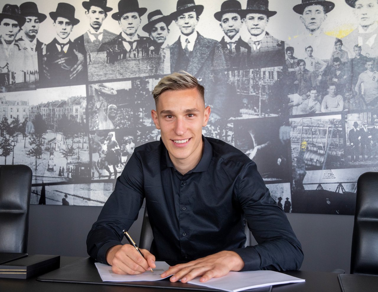 Nico Schlotterbeck nach der Vertragsunterzeichnung.