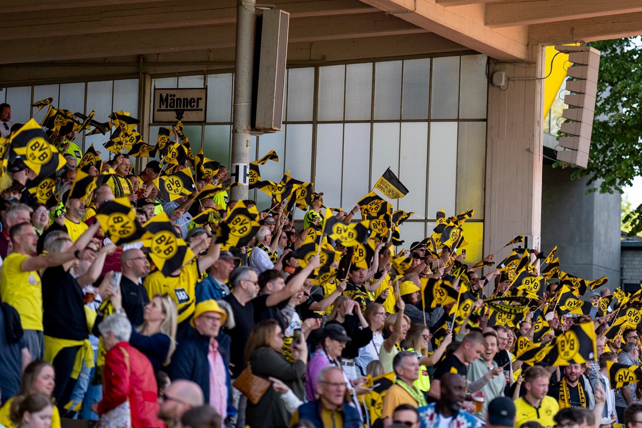 Tickets & Kontaktmöglichkeiten entdecken.