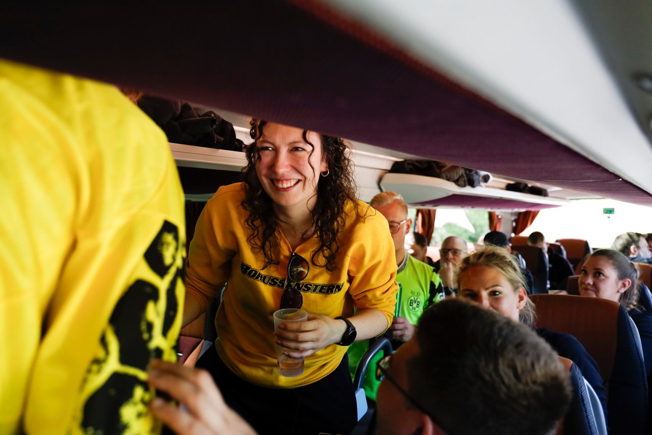 Fans im Bus