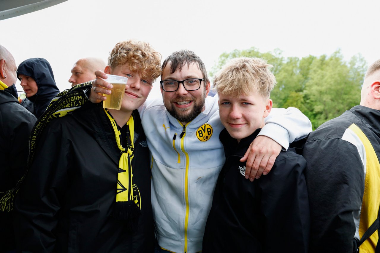 Fans auf dem Boot