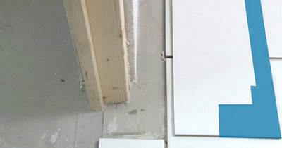 Réaliser les découpes de l’encadrement de porte
