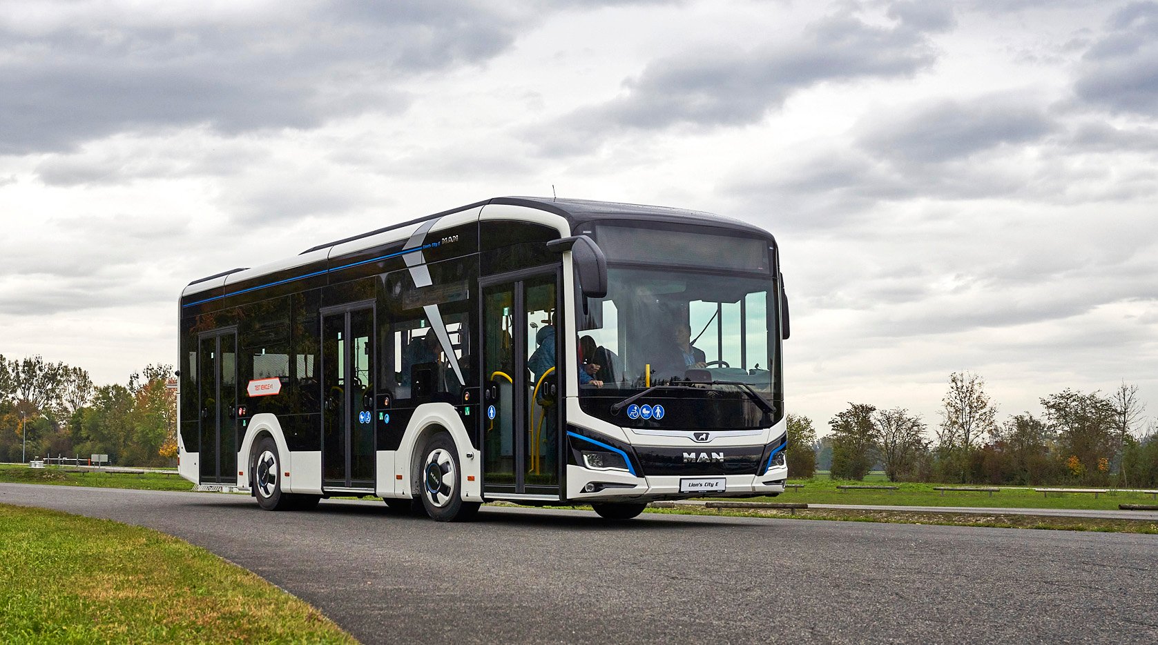 01-Bus-of-the-Year-v-panielsku.jpg