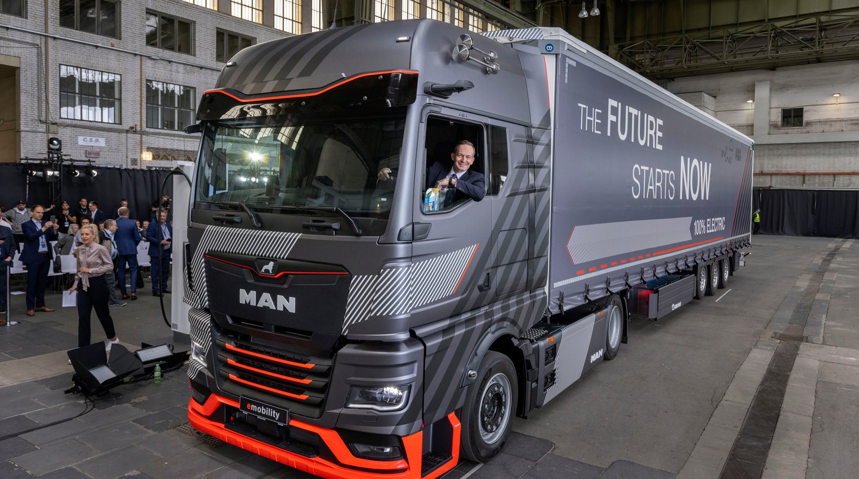 01-MAN-a-ABB-E-mobility.jpg