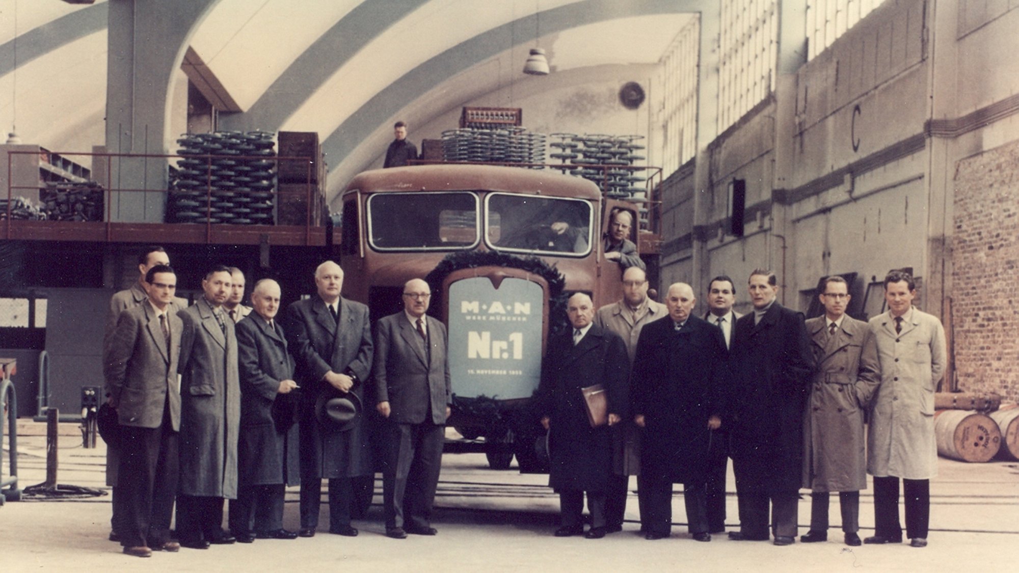 16-9---2400-x-1350-px-MAN-70JM-2.jpg