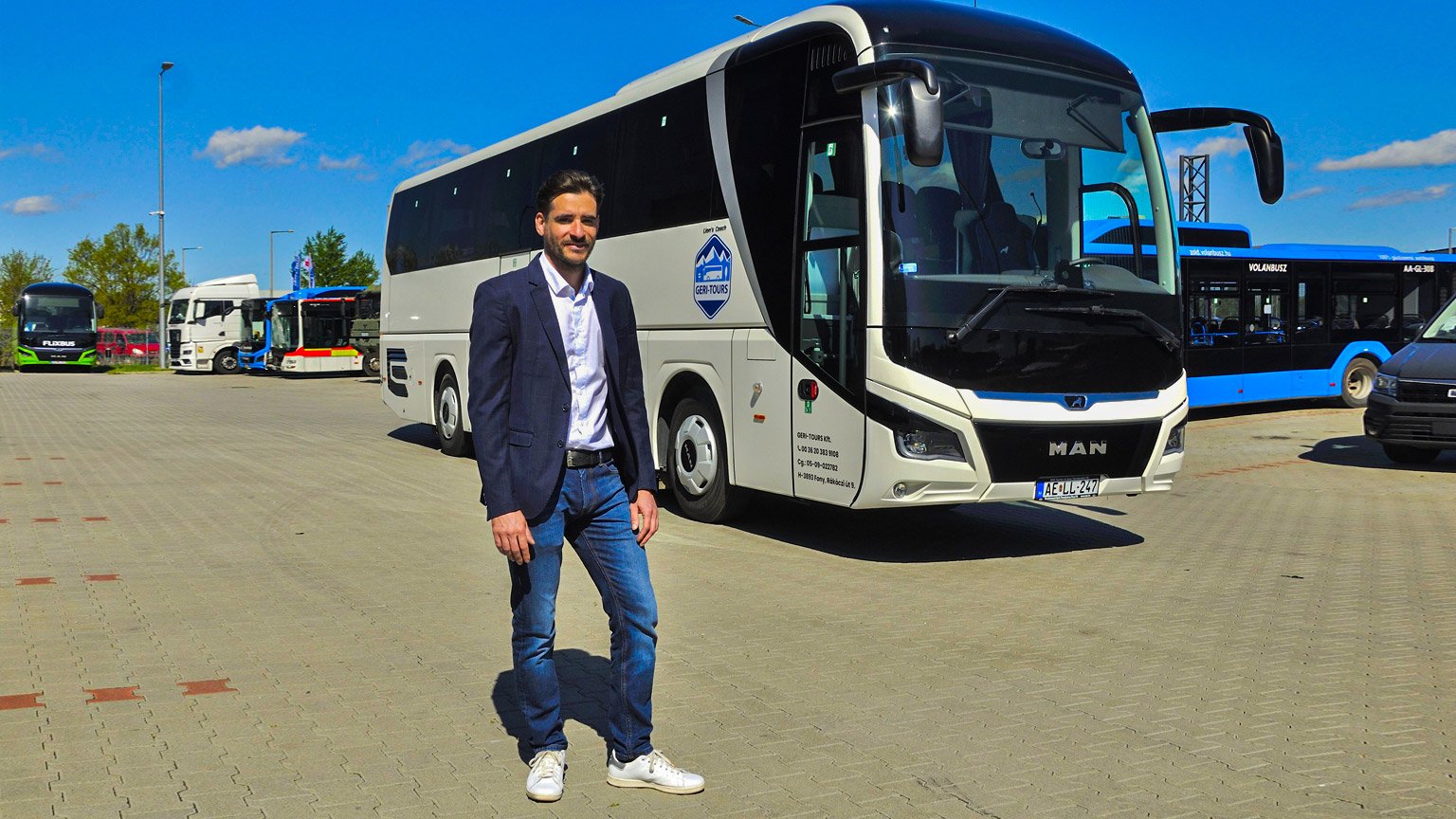 P-Bus-Geri-Tours-01.jpg