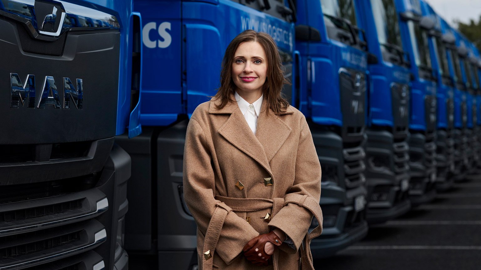 P-MTB-WoMAN-JS-Logistics-01-2.jpg