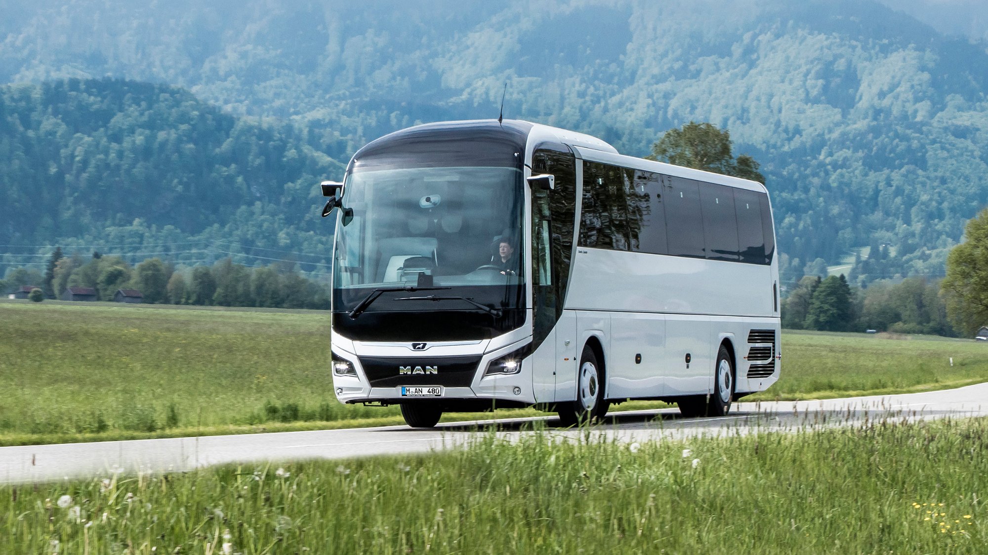 man-bus-lions-coach-teaser-model-overview-16-9.jpg