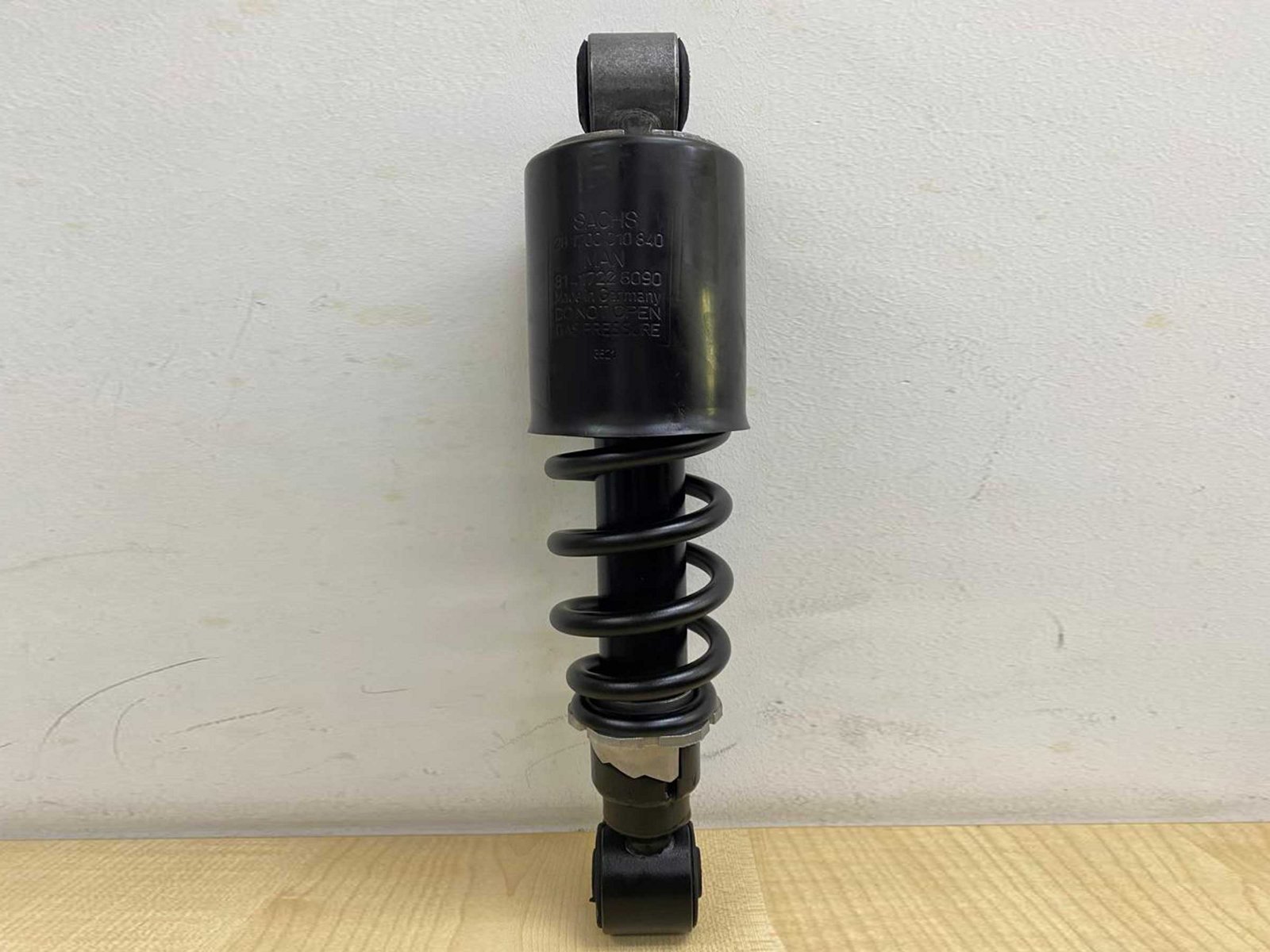 man-cabin-shock-absorber-4x3.jpg