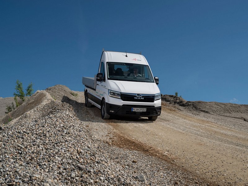 man-etge-derivatives-3-way-tipper-02.jpg