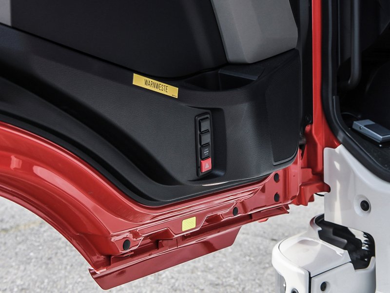 Feuerwehr-Lkw: Ergonomischer und sicherer Einstieg zum Fahrerhaus