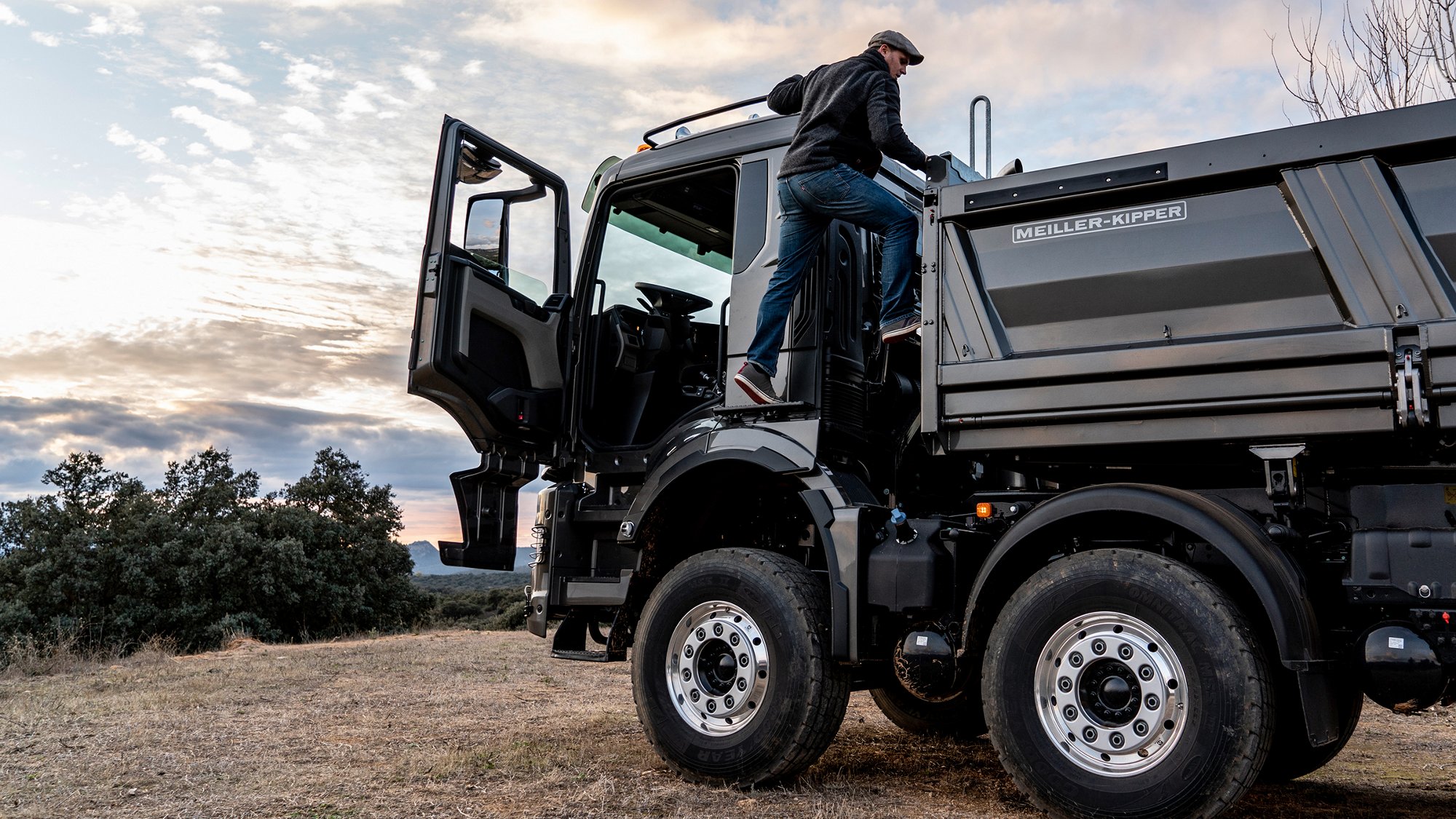 The cabs of the MAN TGS have been designed specifically for off-road applications, down to the last detail.
