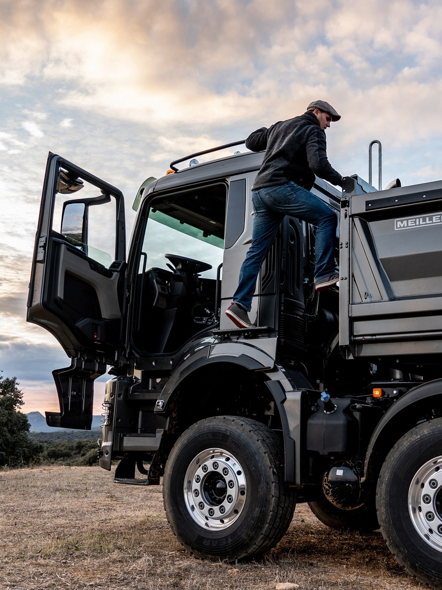 The cabs of the MAN TGS have been designed specifically for off-road applications, down to the last detail.