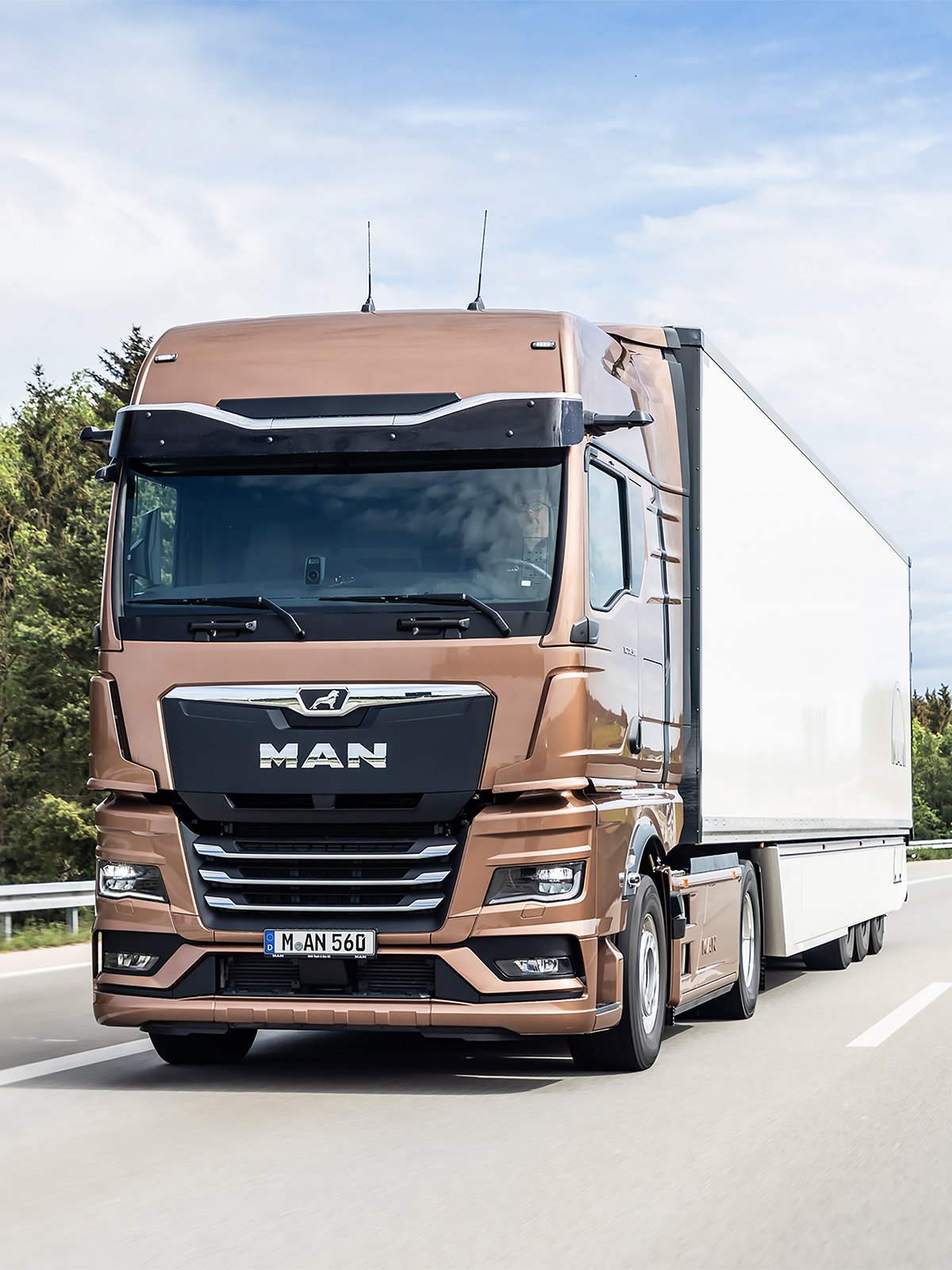 MAN TGX е придружен от характерна форма на кабината и дизайн.