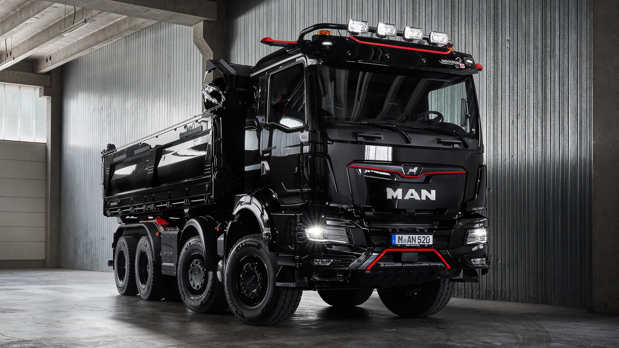 man-tgx-individual-lion-s-galerie-design-4x3.jpg