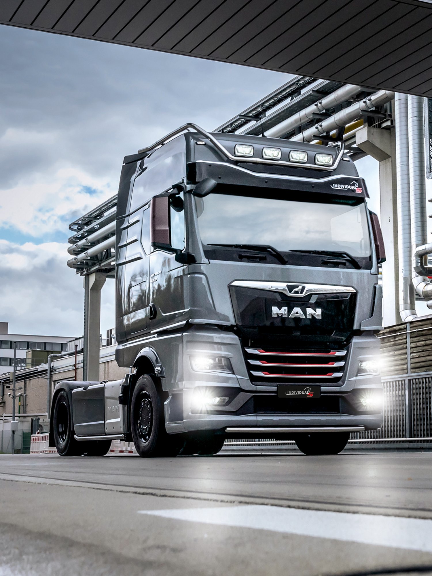 man-tgx-individual-lion-s-gallerie-01-3x4.jpg