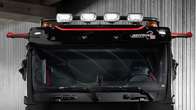 man-tgx-individual-lion-s-spot-design-16x9.jpg