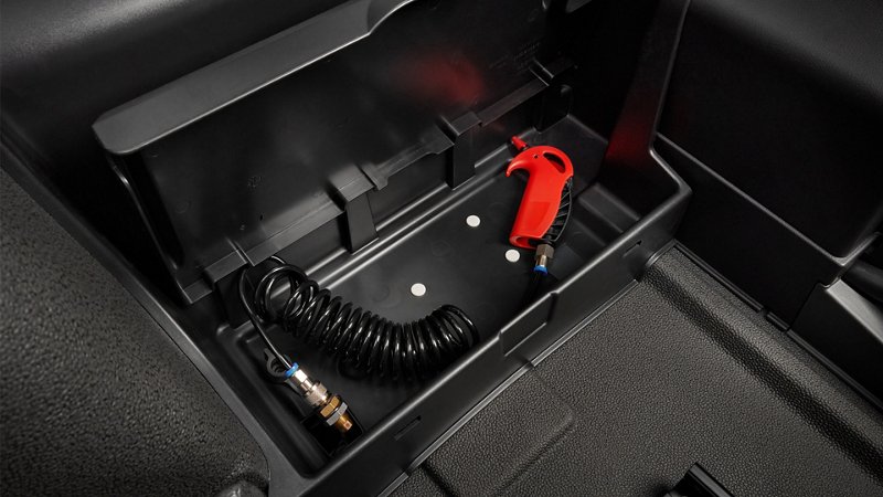man-tgx-individual-lion-s-spot-druckluftpistole-16x9.jpg