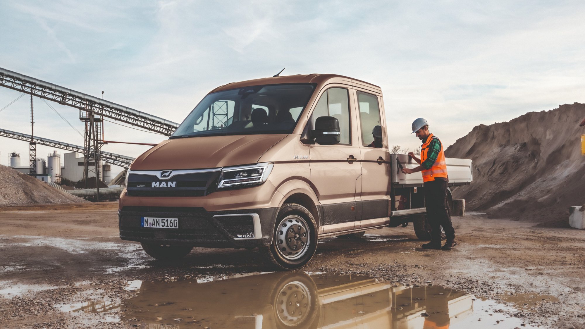 man-van-bau-doppelkabine-16x9.jpg