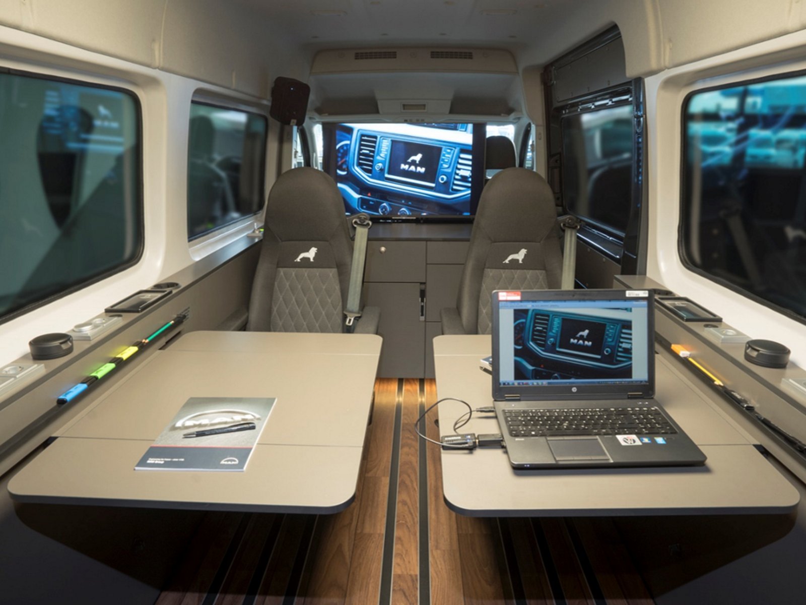 man-van-individual-mobileoffice-4x3.jpg