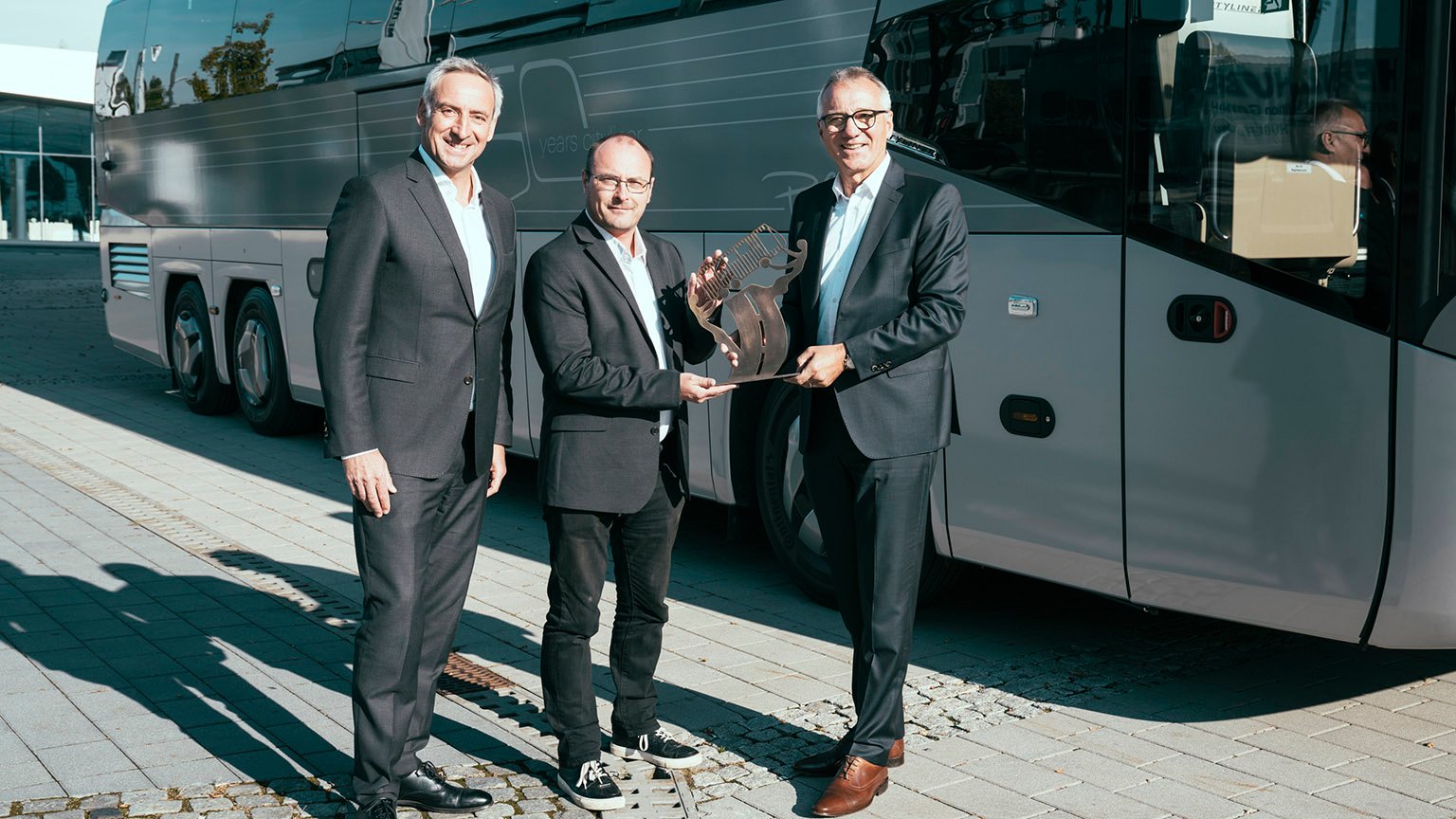 neocityliner-coty-handover-1536x864.jpg