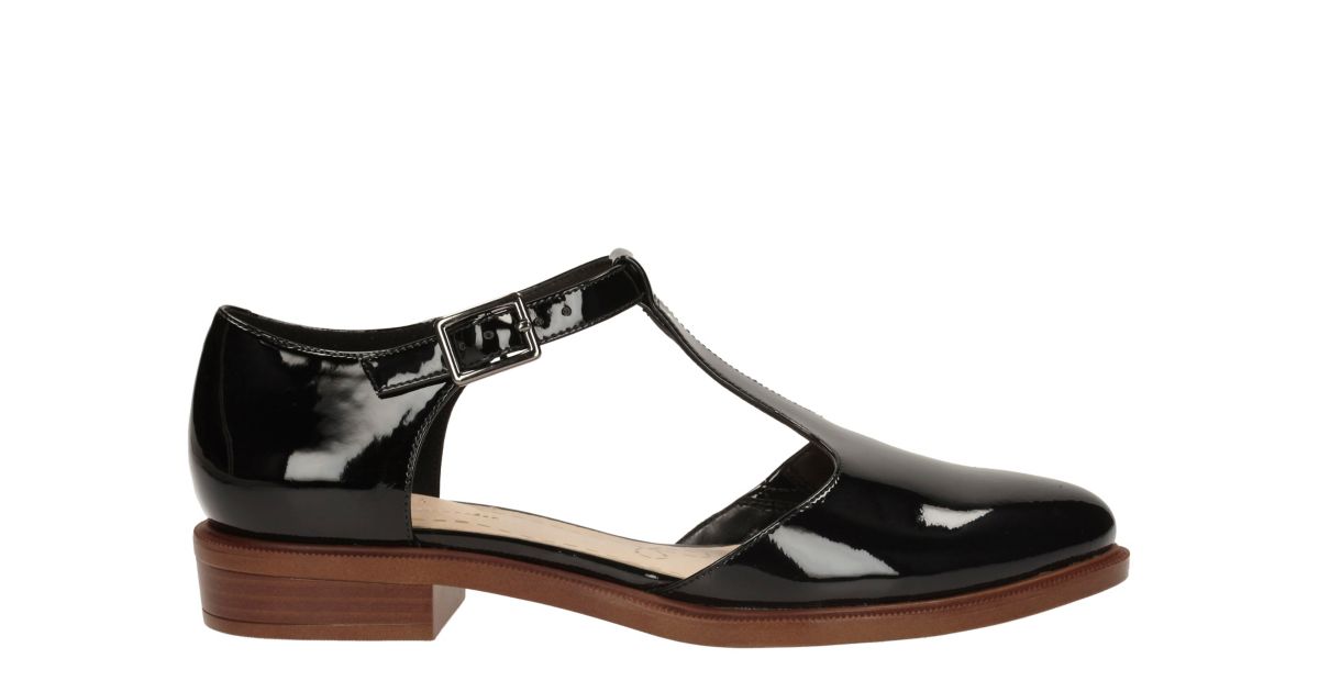 clarks taylor palm black leather