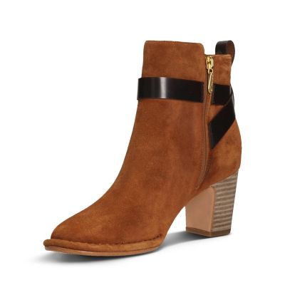 tan suede clarks
