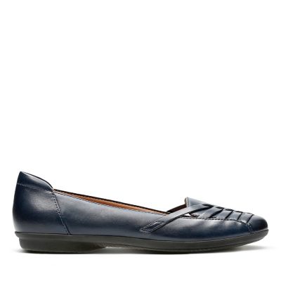 clarks shoes near me now